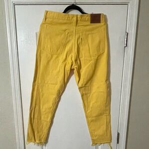 Boyfriend ankle jean with fly button Levi’s Strauss yellow